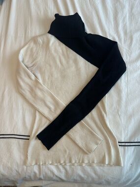 bohme Black & Cream Two-Tone Colorblock Turtleneck Sweater